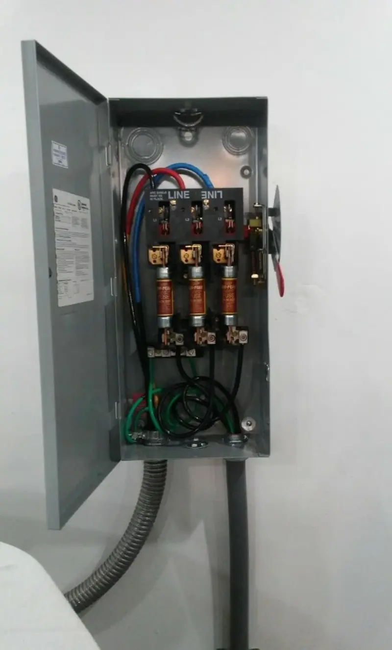 Three-phase disconnect switch installed for Smoke Detector Installation in Fox Farm-College